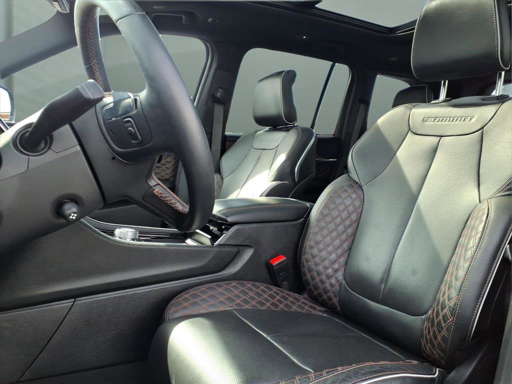 Used 2023 Jeep Grand Cherokee Summit w/ Advanced Protech Group IV image 18