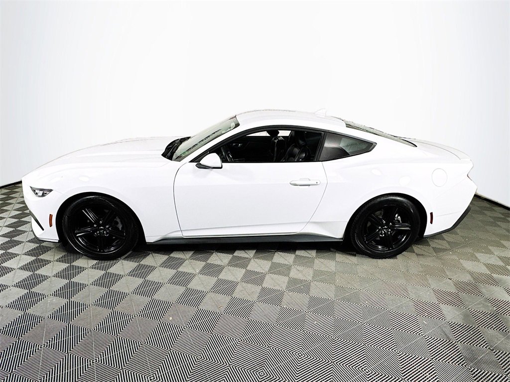 Used 2024 Ford Mustang Premium image 4