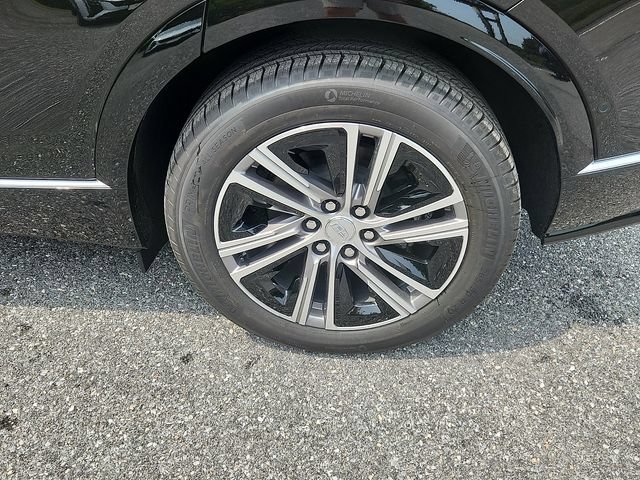 New 2027 Cadillac Lyriq Luxury w/ LPO, Floor Liner Package AWD/4WD image 5