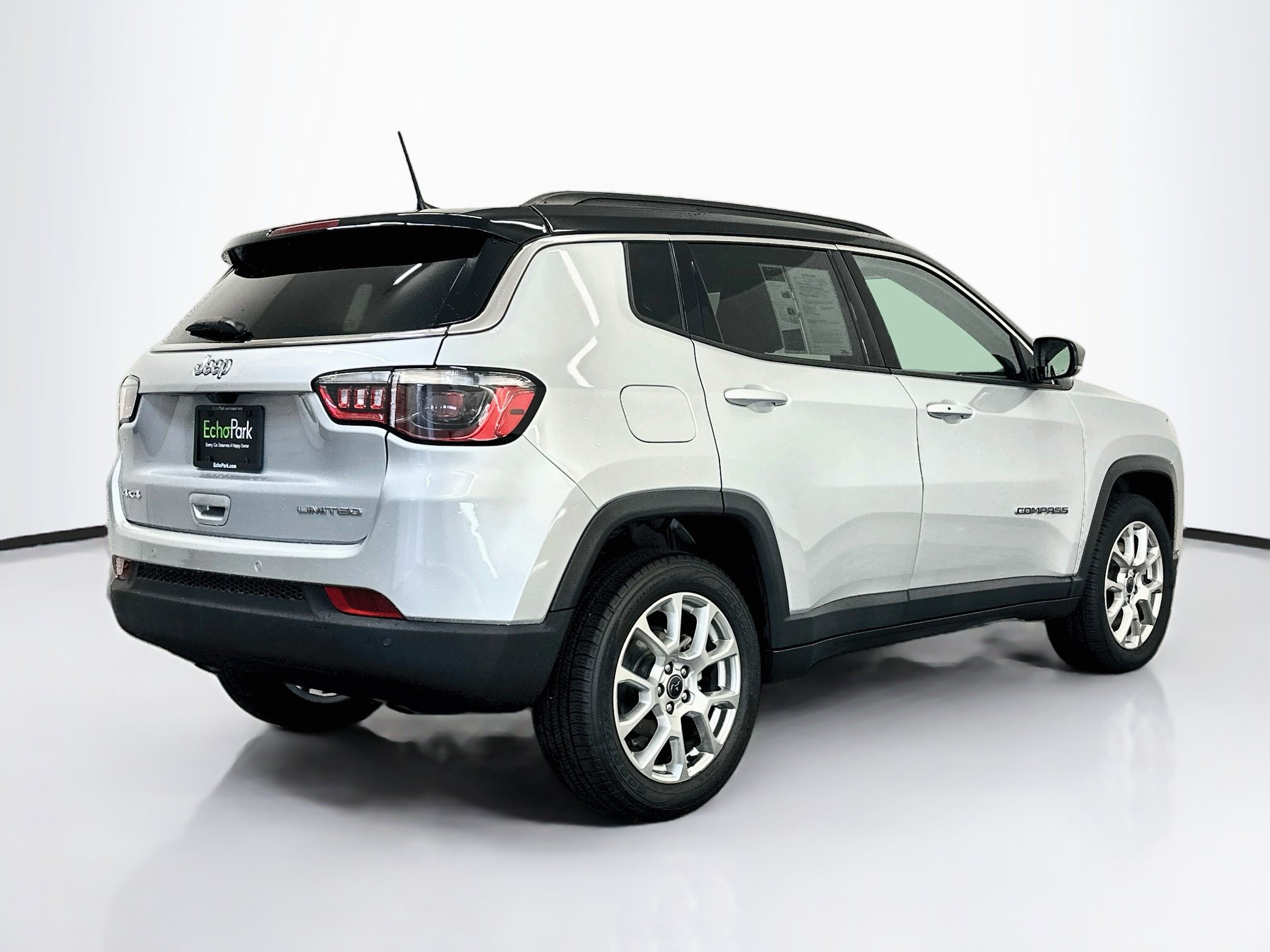 Used 2025 Jeep Compass Limited AWD/4WD image 9