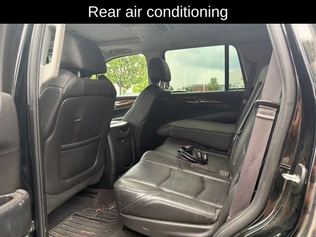 Used 2015 Cadillac Escalade Luxury AWD/4WD image 22
