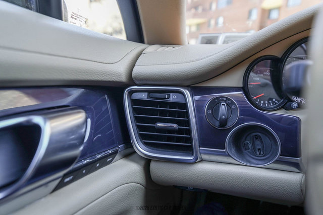 Used 2012 Porsche Panamera 4 image 29