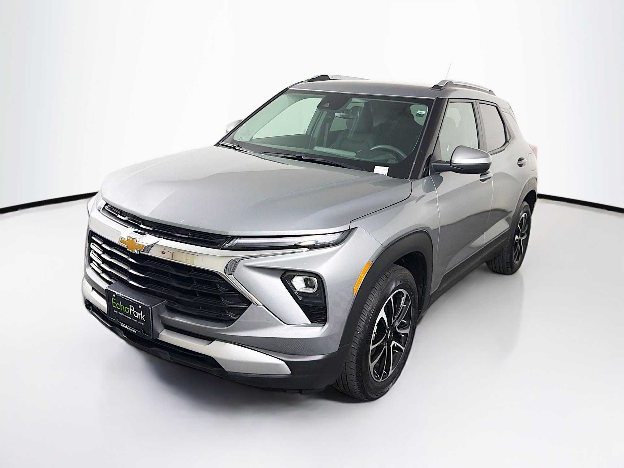Used 2025 Chevrolet TrailBlazer LT FWD image 3