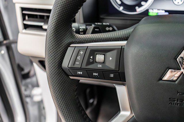 New 2025 Mitsubishi Outlander SEL image 9