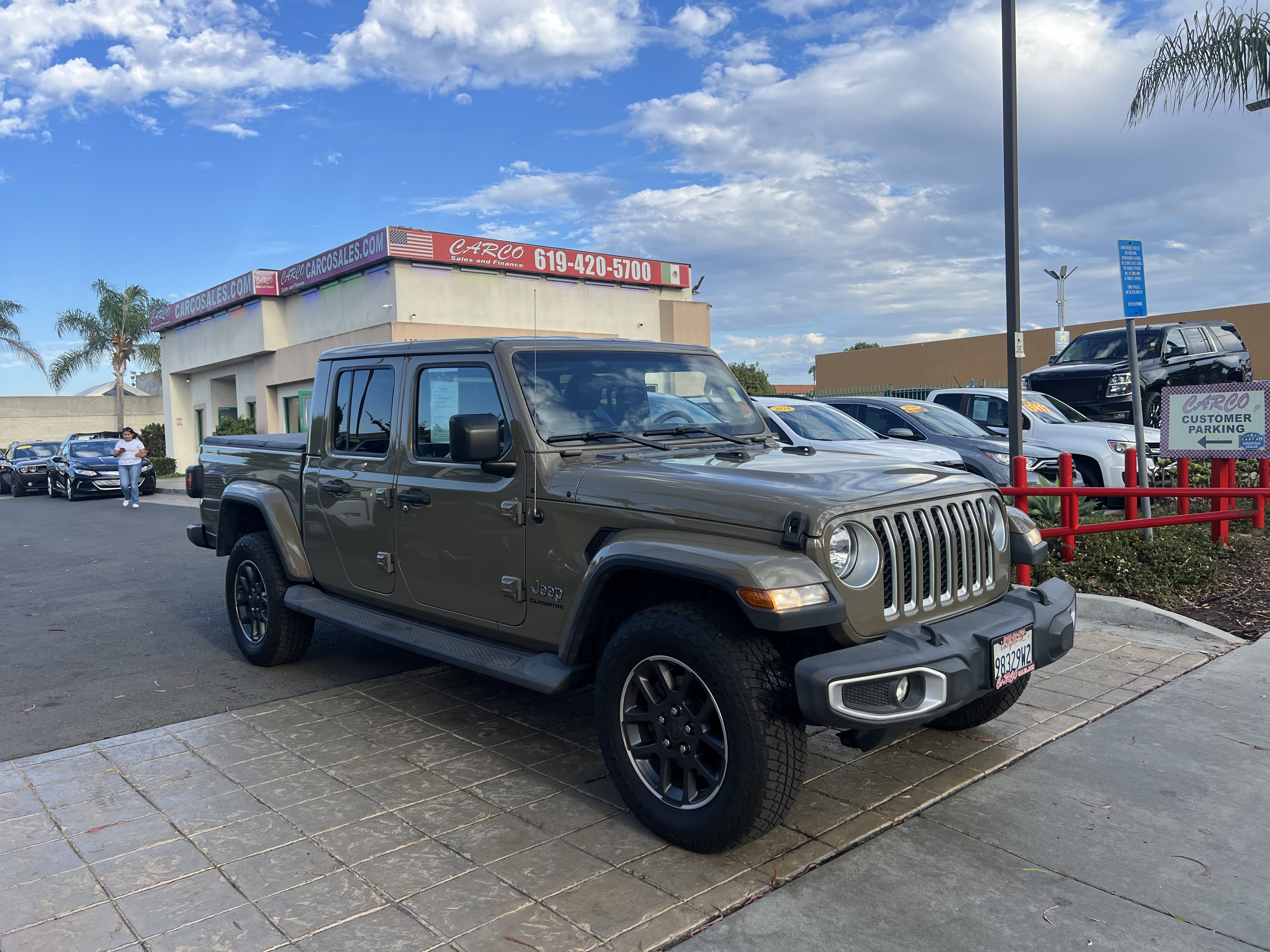 Used 2020 Jeep Gladiator Overland image 2