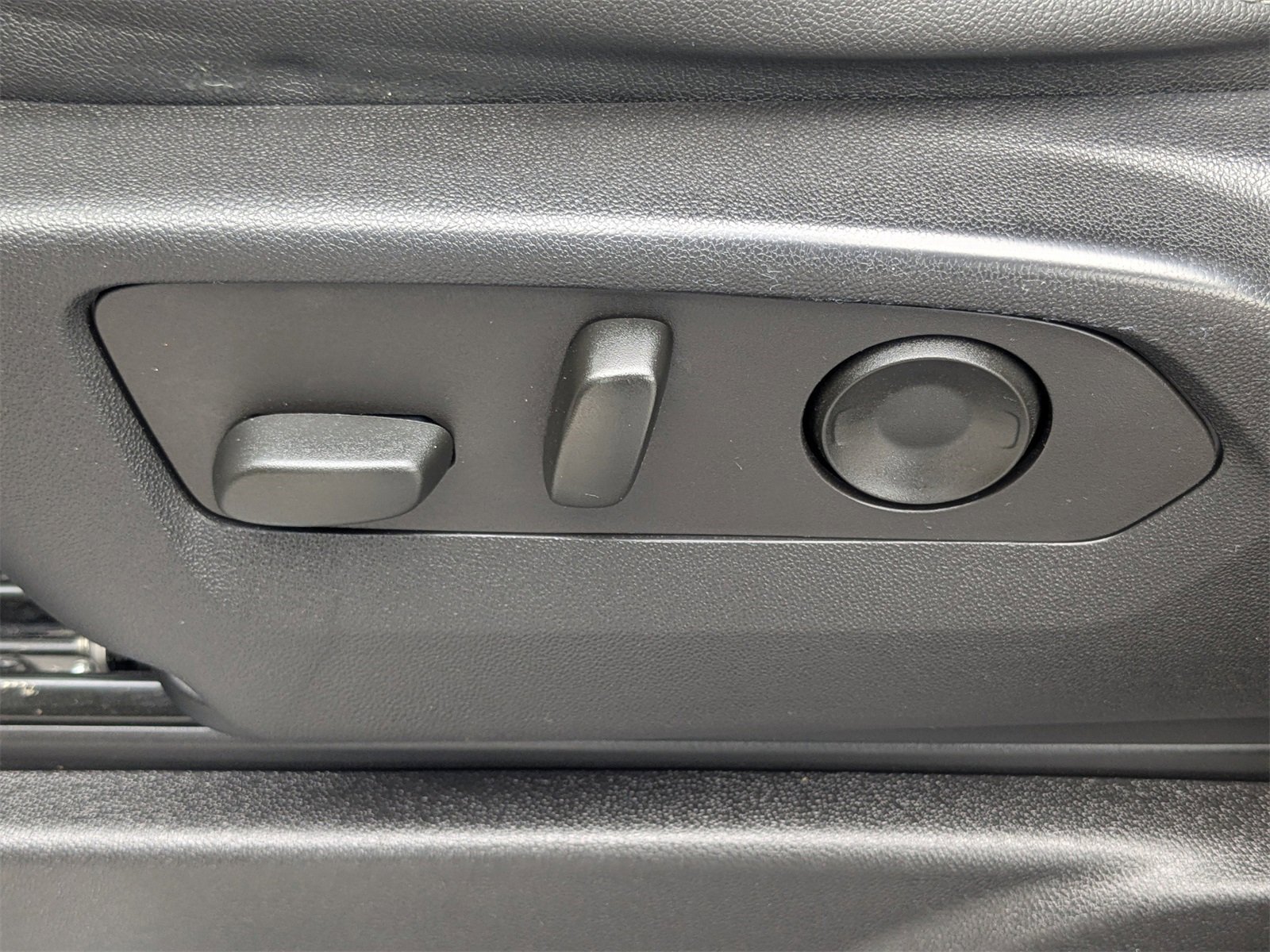 Used 2023 Chevrolet Tahoe Z71 w/ Luxury Package image 22