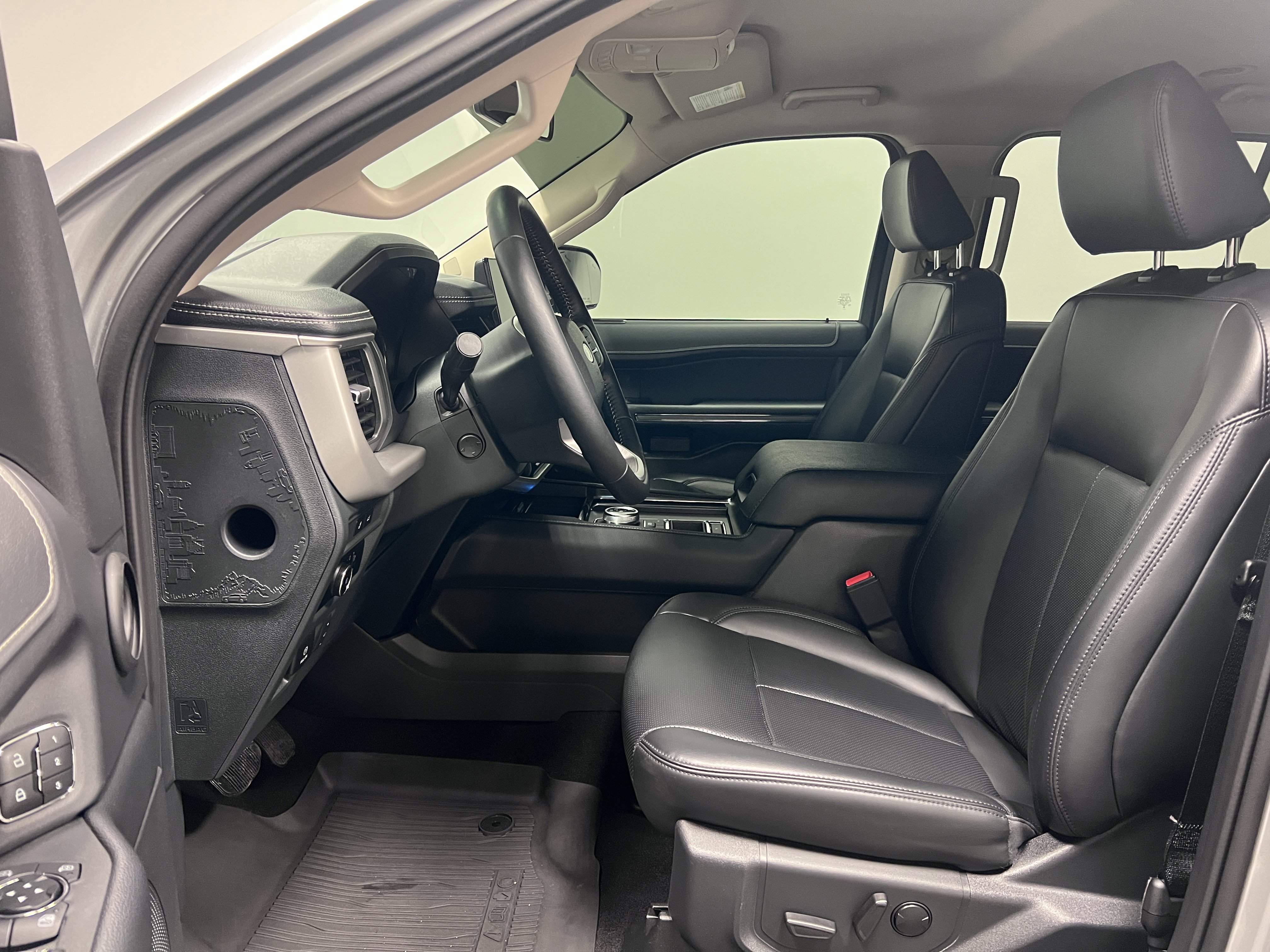 Used 2024 Ford Expedition XLT image 15