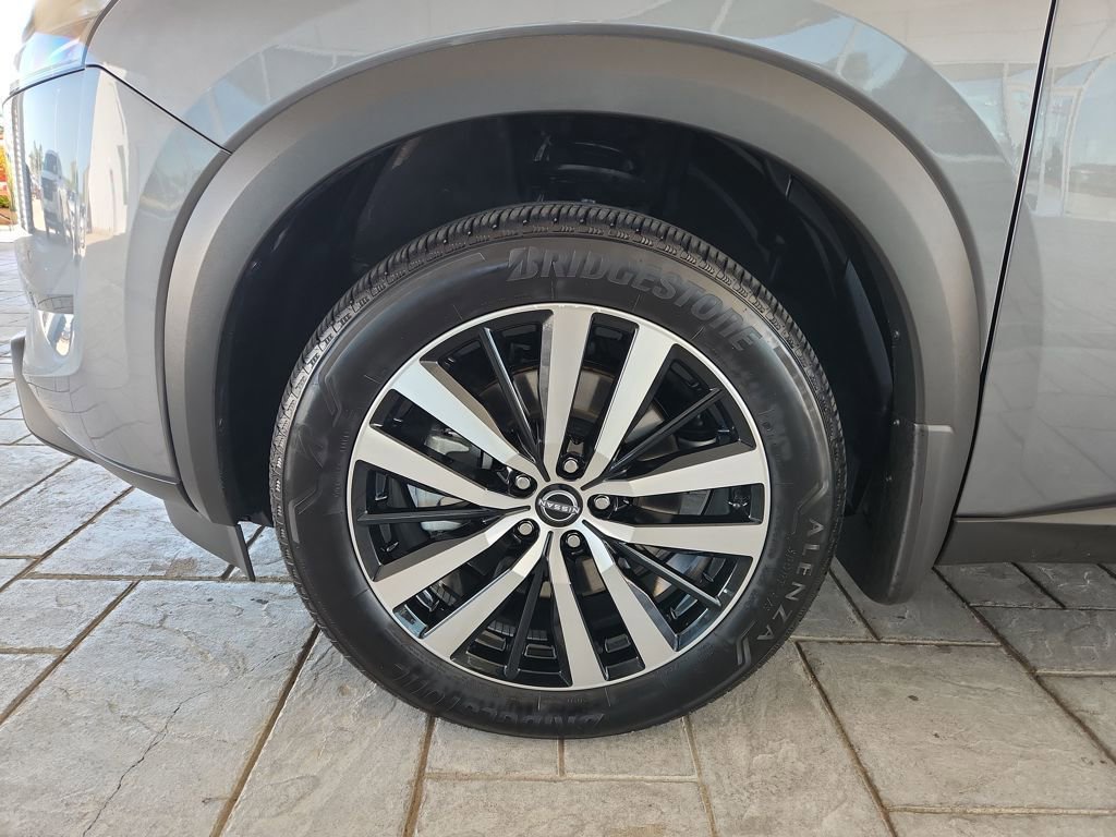 Used 2025 Nissan Pathfinder Platinum w/ Cargo Package image 33