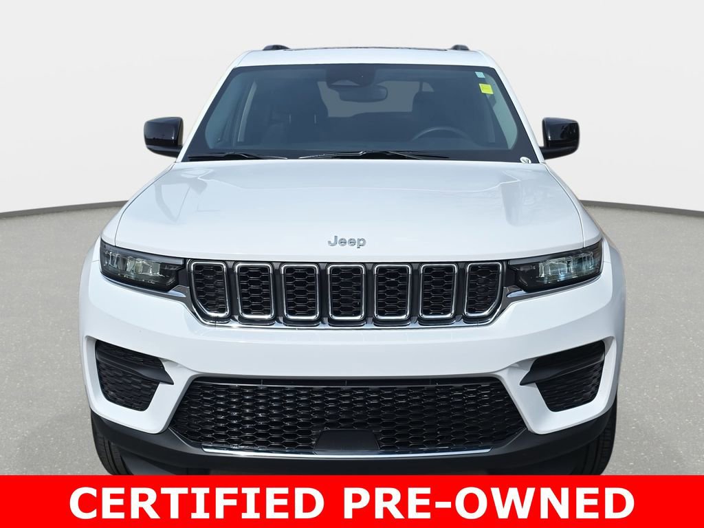 Used 2023 Jeep Grand Cherokee Laredo image 2