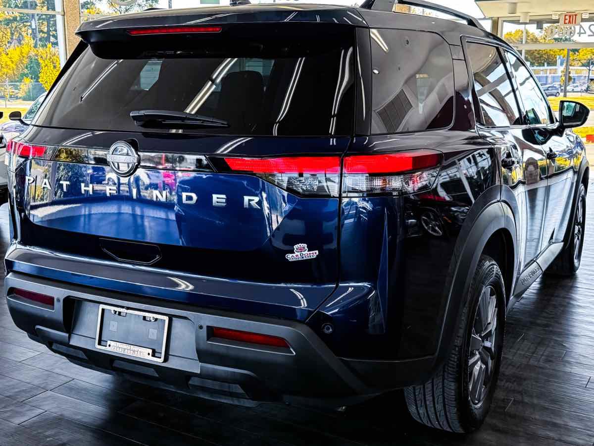 Used 2025 Nissan Pathfinder SV image 16
