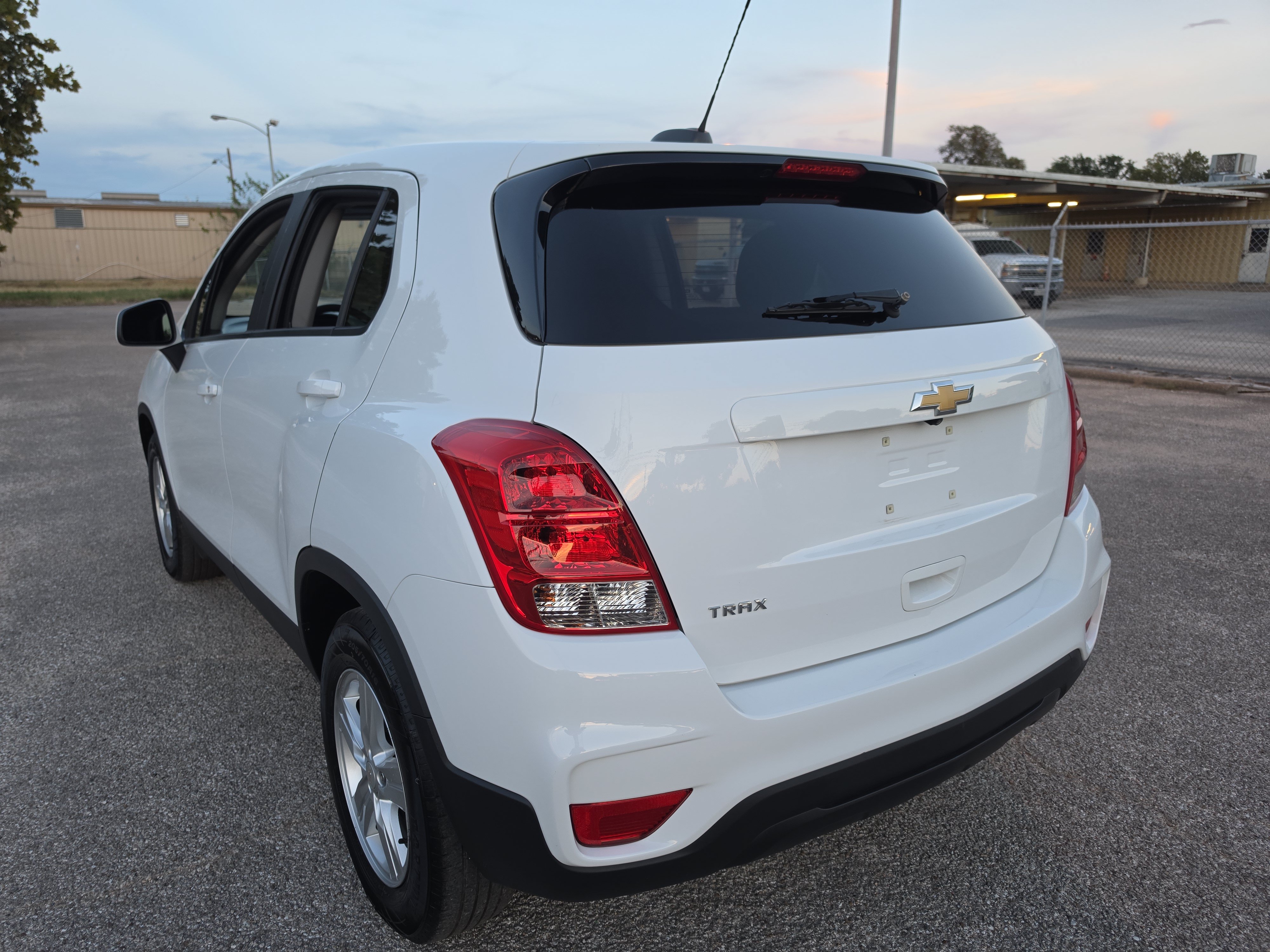 Used 2022 Chevrolet Trax LS w/ Tint and Cruise Package FWD image 5