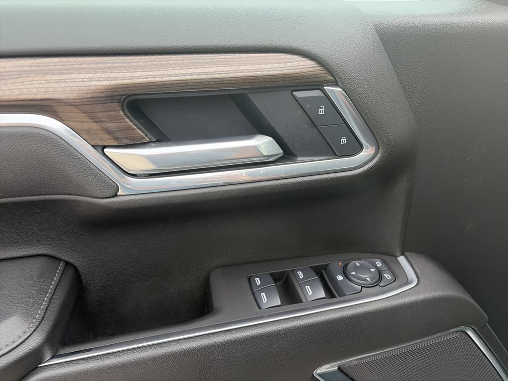 Used 2025 Chevrolet Silverado 1500 LT AWD/4WD image 18