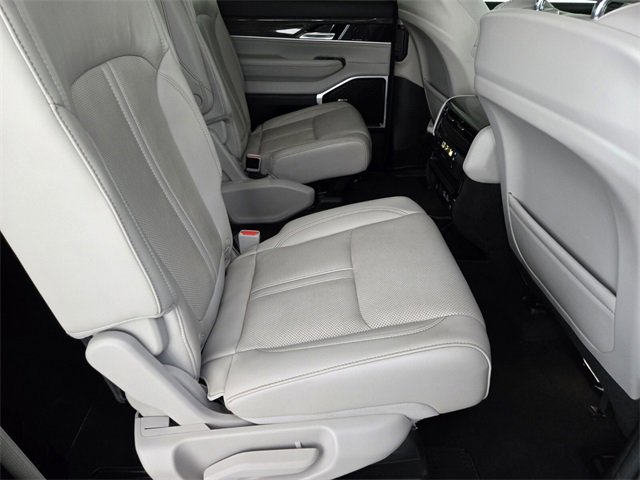 Used 2022 Jeep Wagoneer Series III w/ Flexible Seating Group image 17