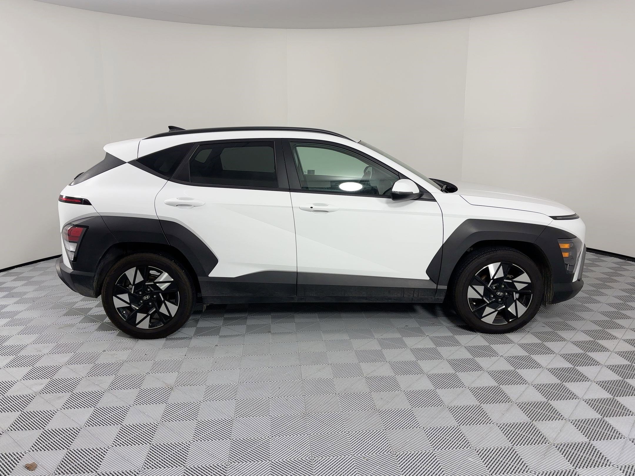 Used 2024 Hyundai Kona SEL image 8