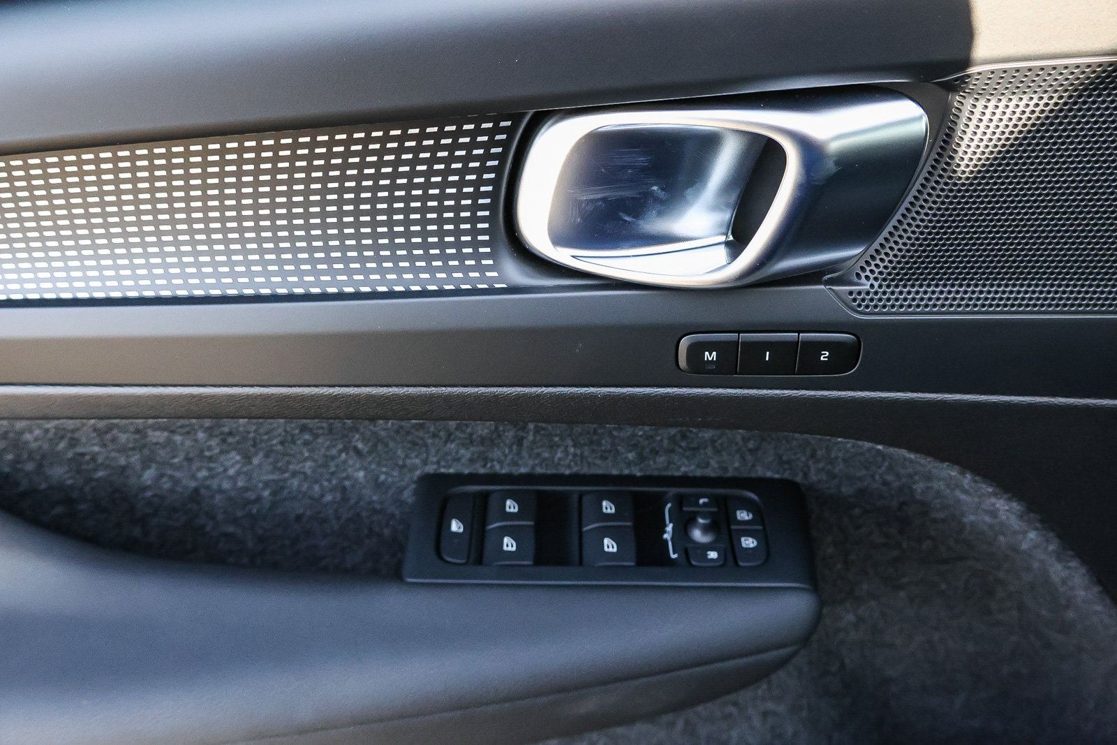New 2026 Volvo EX40 Plus w/ Climate Package RWD image 19
