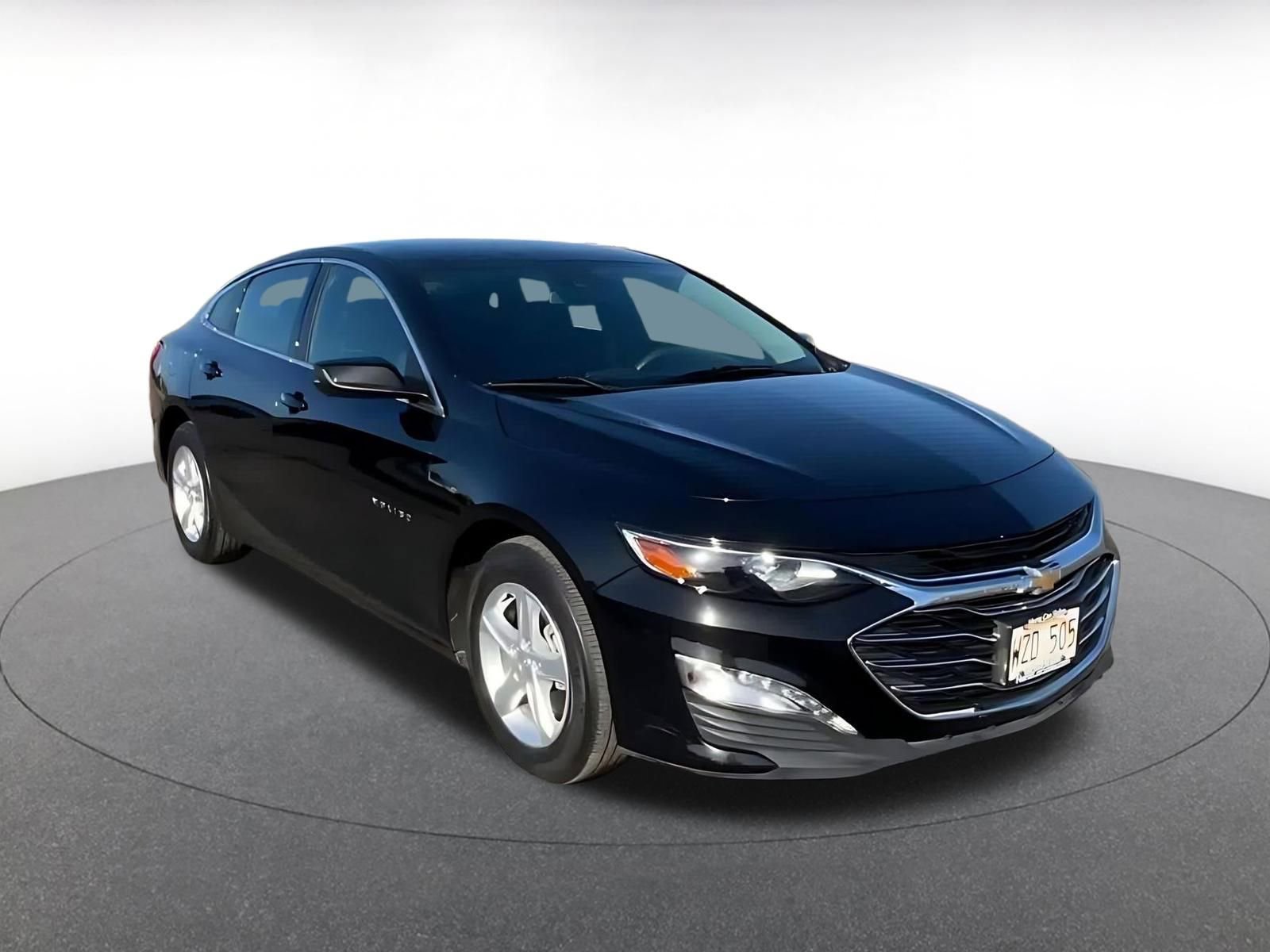 Used 2024 Chevrolet Malibu LT image 2