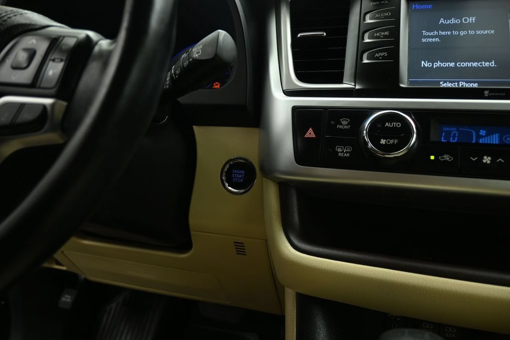 Used 2018 Toyota Highlander XLE AWD/4WD image 15