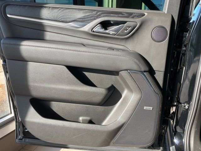 Used 2021 GMC Yukon XL Denali w/ Denali Premium Package image 9