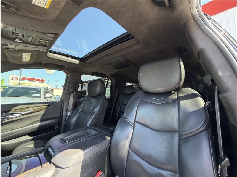 Used 2016 Cadillac Escalade Platinum AWD/4WD image 21
