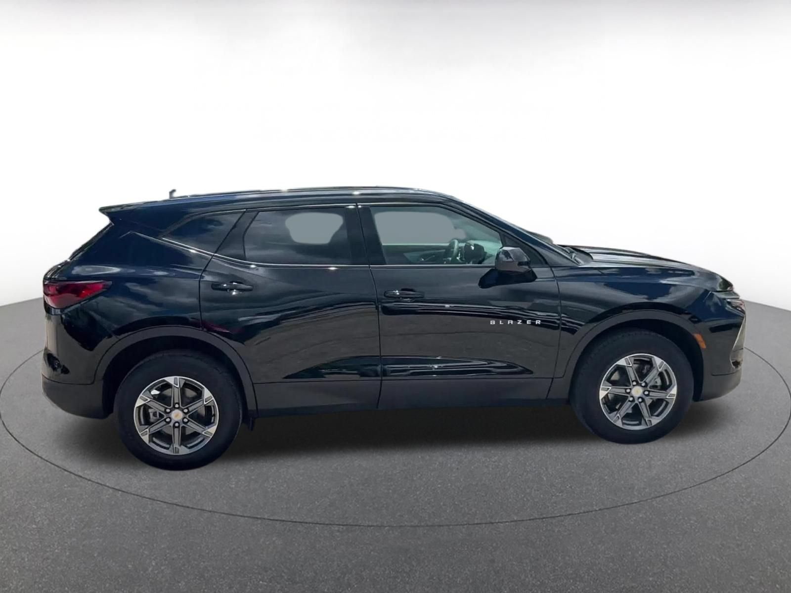 Used 2025 Chevrolet Blazer LT FWD image 16