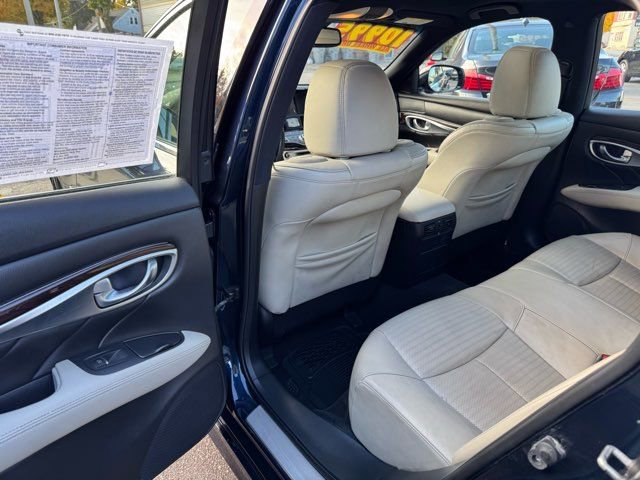 Used 2019 INFINITI Q70 Luxe w/ Sport Package image 20