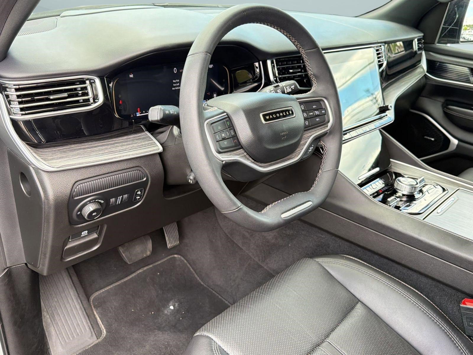 Used 2023 Jeep Wagoneer Series III w/ Preferred Equipment Group AWD/4WD image 4