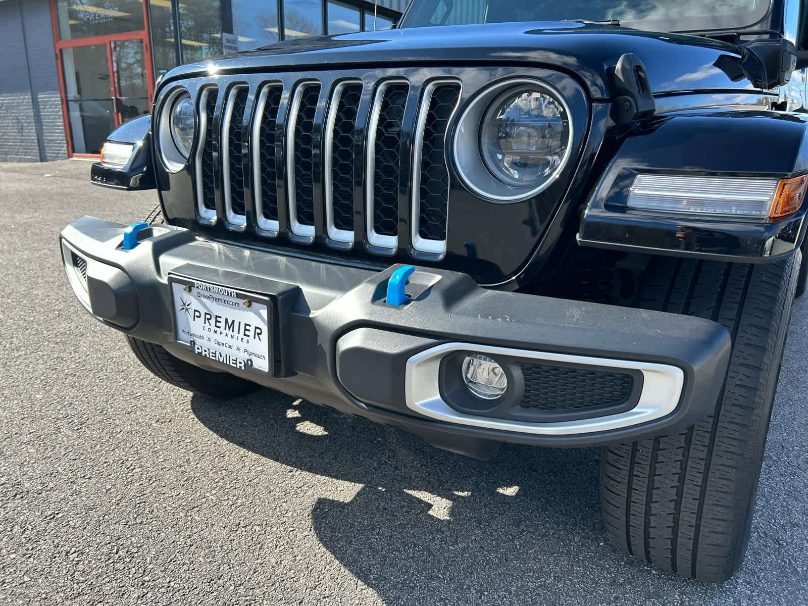 Used 2023 Jeep Wrangler Sahara w/ Cold Weather Group image 11