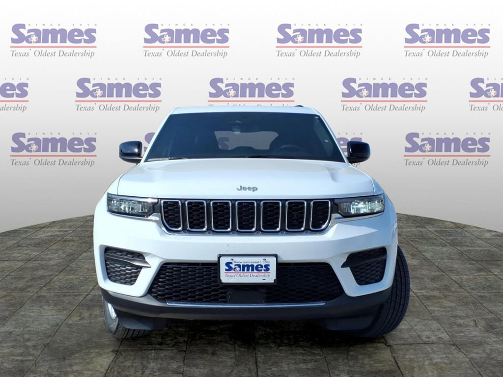 New 2026 Jeep Grand Cherokee Laredo RWD image 2