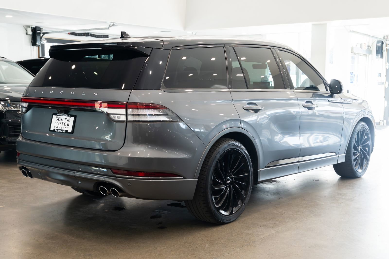 Used 2021 Lincoln Aviator Reserve w/ Equipment Group 210A image 4
