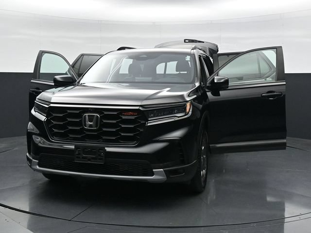 Used 2025 Honda Pilot TrailSport image 49