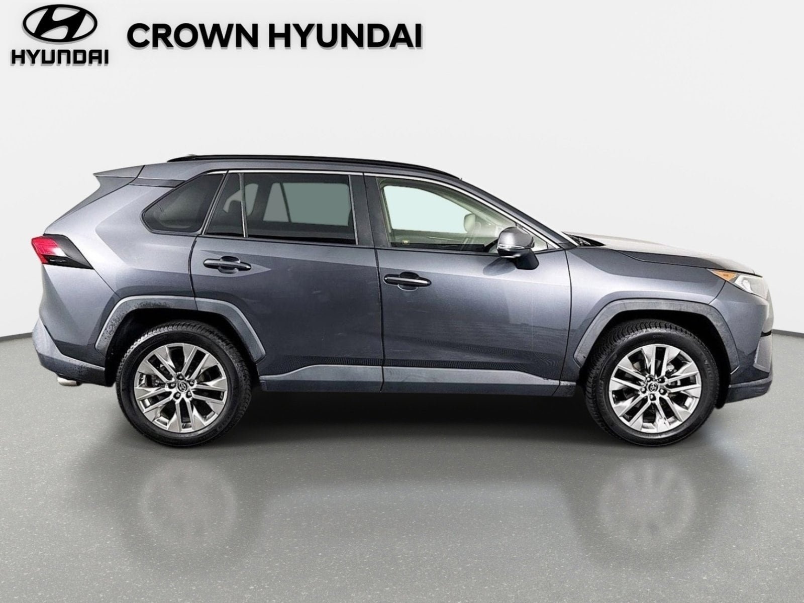Used 2019 Toyota RAV4 XLE Premium FWD image 5