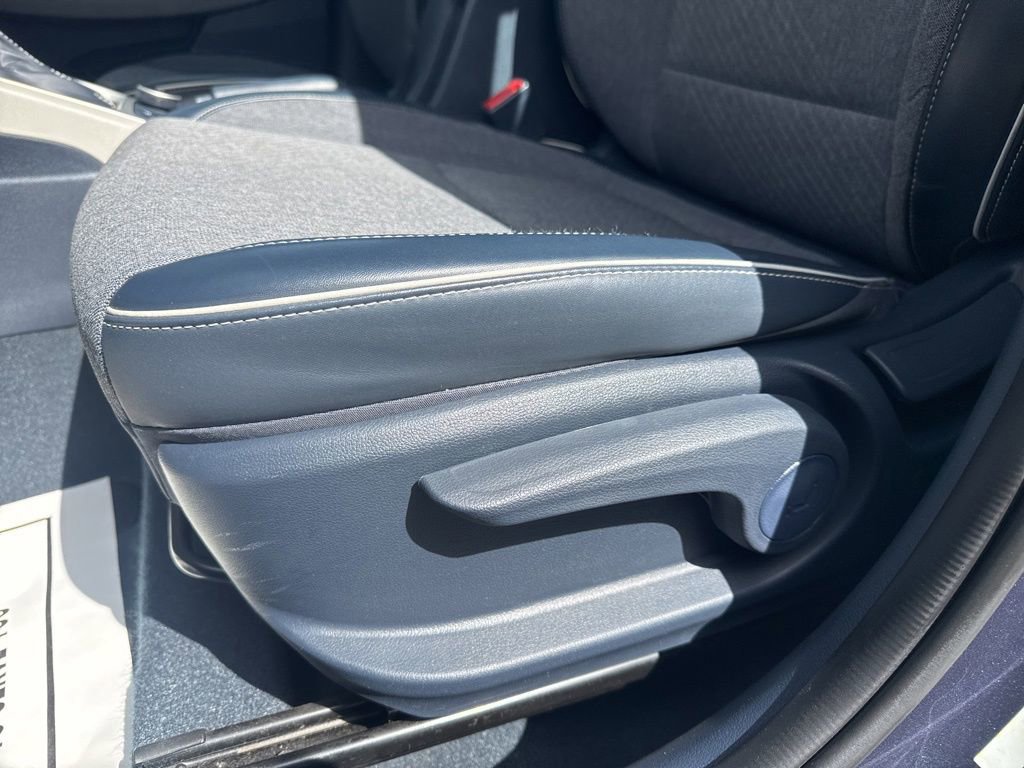 Used 2021 Hyundai Venue image 16