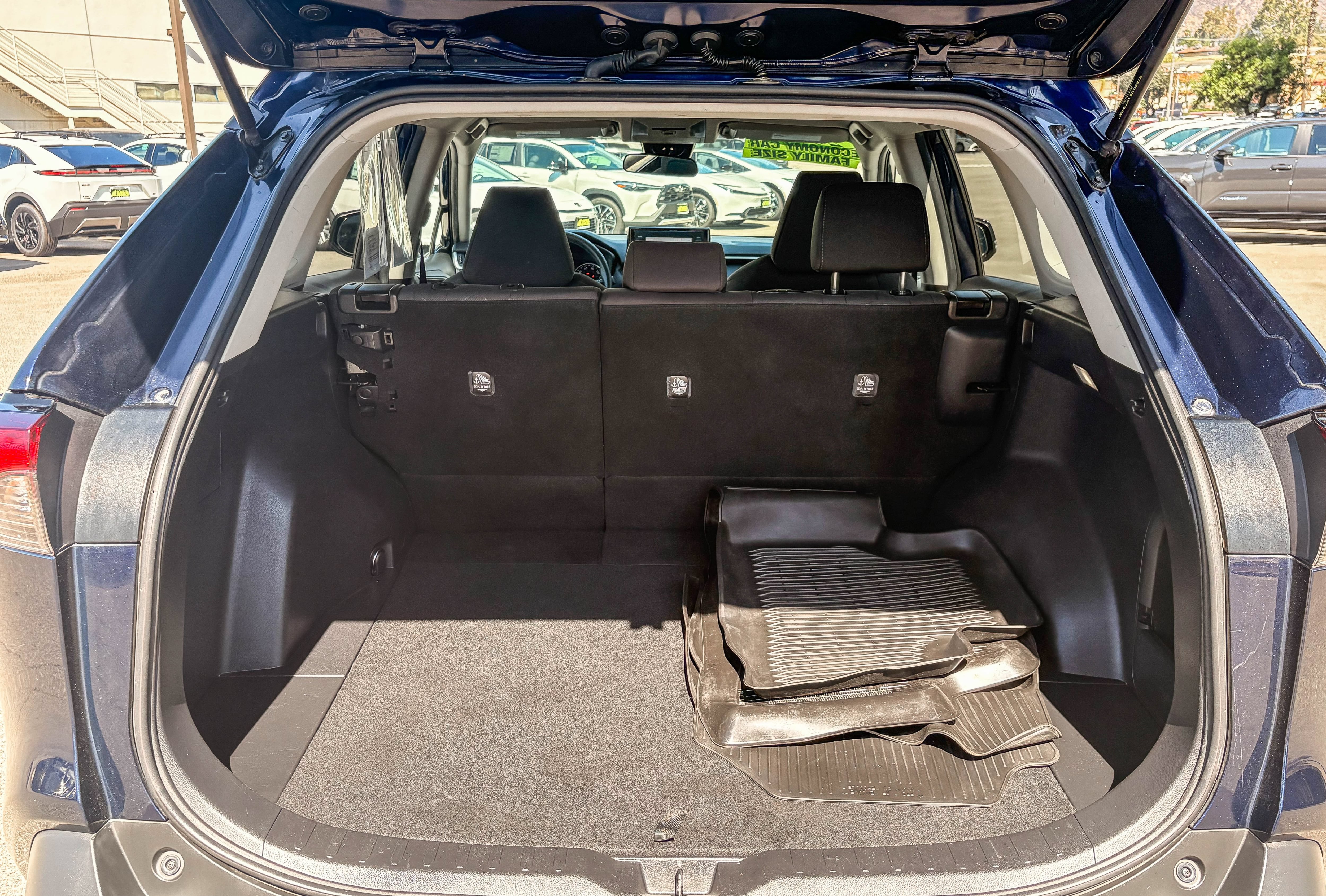 Used 2022 Toyota RAV4 XLE AWD/4WD image 24