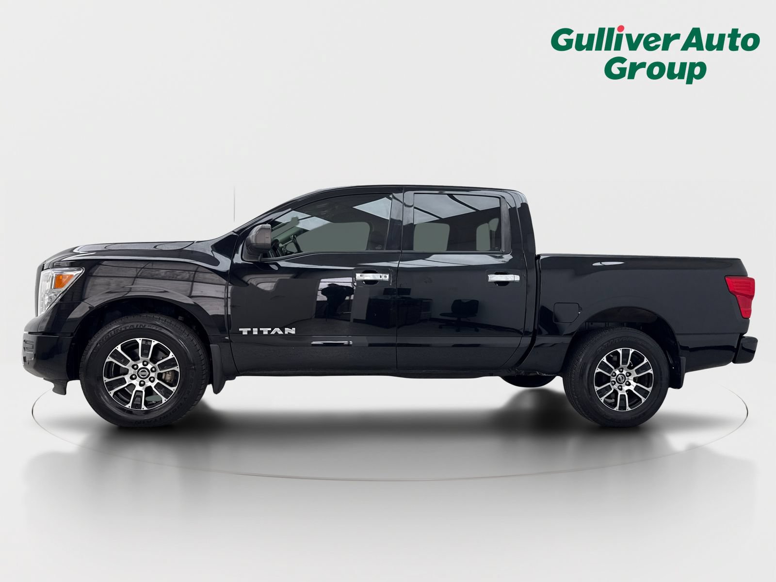 Used 2021 Nissan Titan SV w/ SV Convenience Package RWD image 3