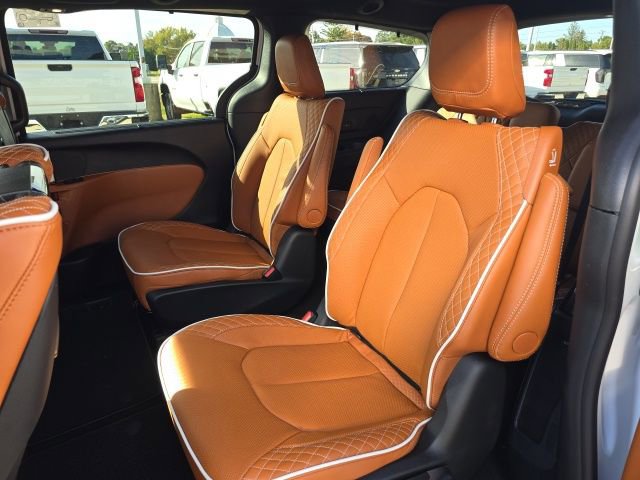 New 2026 Chrysler Pacifica Pinnacle w/ Trailer Tow Group image 16