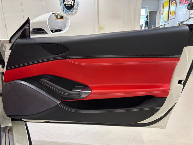 Used 2019 Ferrari Portofino RWD image 13
