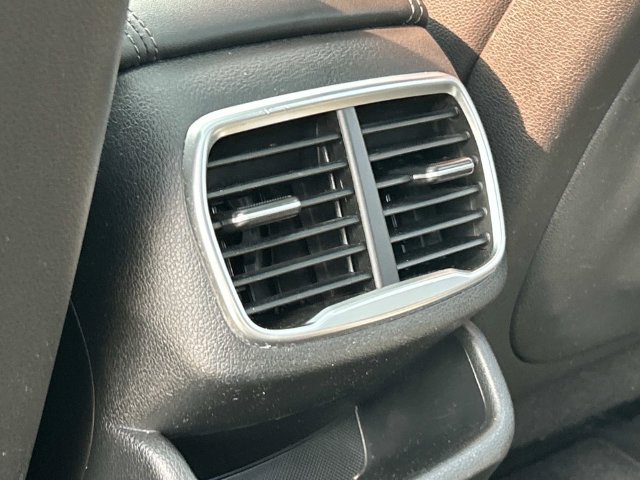 Used 2020 Hyundai Santa Fe SEL w/ Convenience + Premium Package FWD image 19