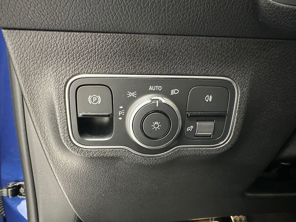 Certified 2025 Mercedes-Benz GLB 250 image 34