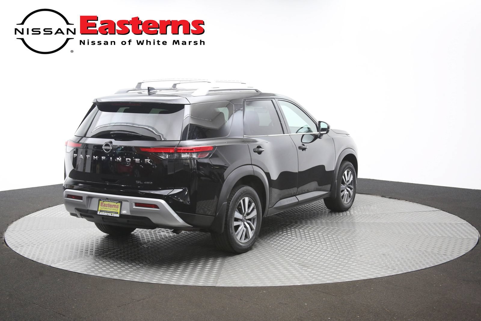 Used 2023 Nissan Pathfinder SL AWD/4WD image 40