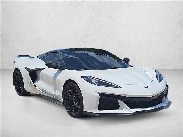 Used 2025 Chevrolet Corvette Z06 RWD image 3