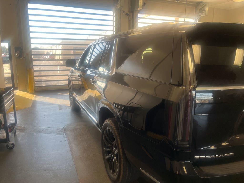 Used 2026 Cadillac Escalade ESV Luxury AWD/4WD image 9