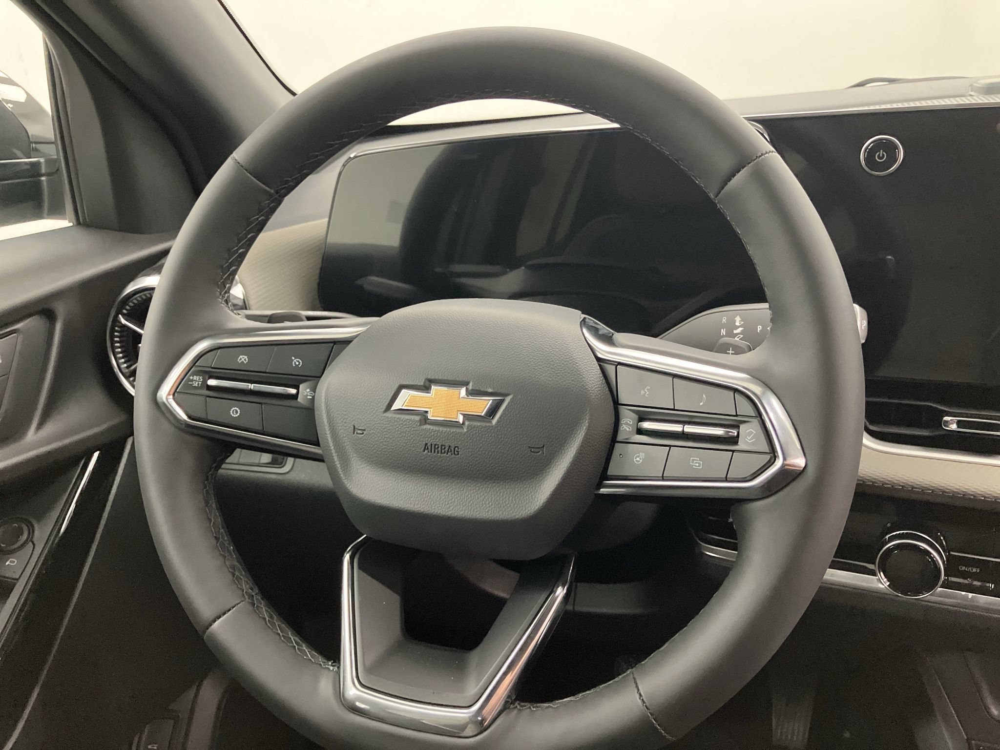 New 2027 Chevrolet Equinox LT w/ Convenience Package II AWD/4WD image 12