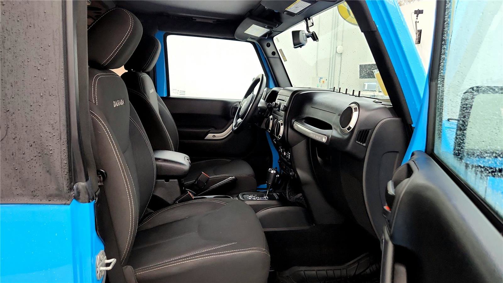 Used 2018 Jeep Wrangler Sahara w/ Connectivity Group image 11