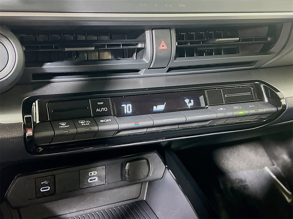 Used 2024 Toyota Prius LE image 15