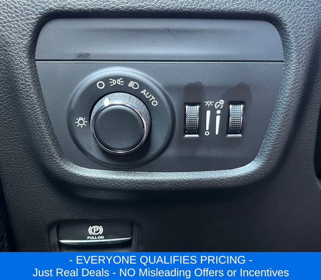 New 2025 Jeep Grand Cherokee L Laredo image 19