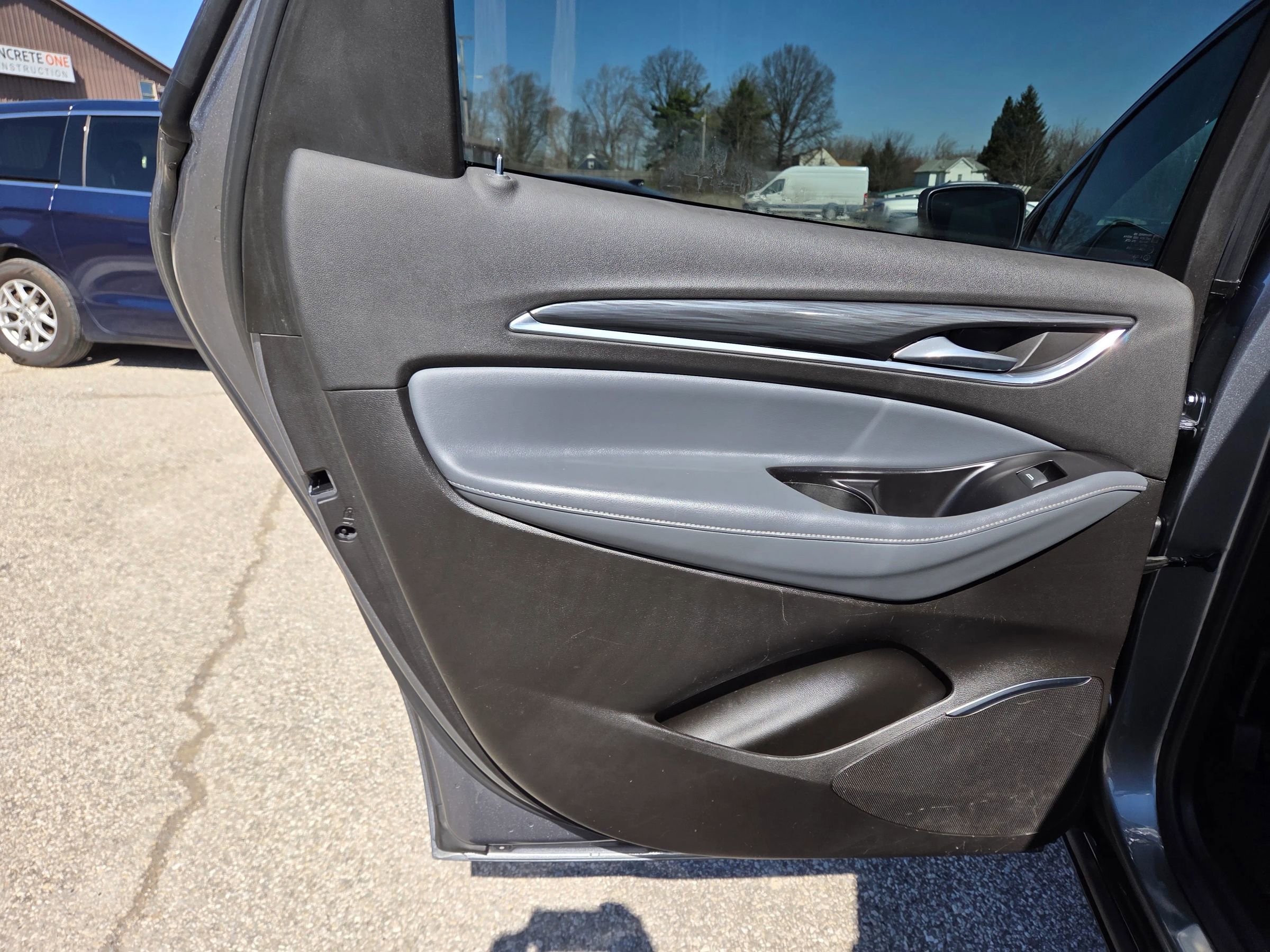 Used 2020 Buick Enclave Essence image 16