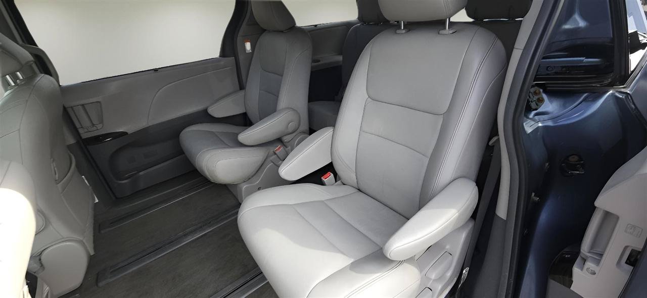 Used 2017 Toyota Sienna XLE Premium w/ Outdoor Package AWD/4WD image 40