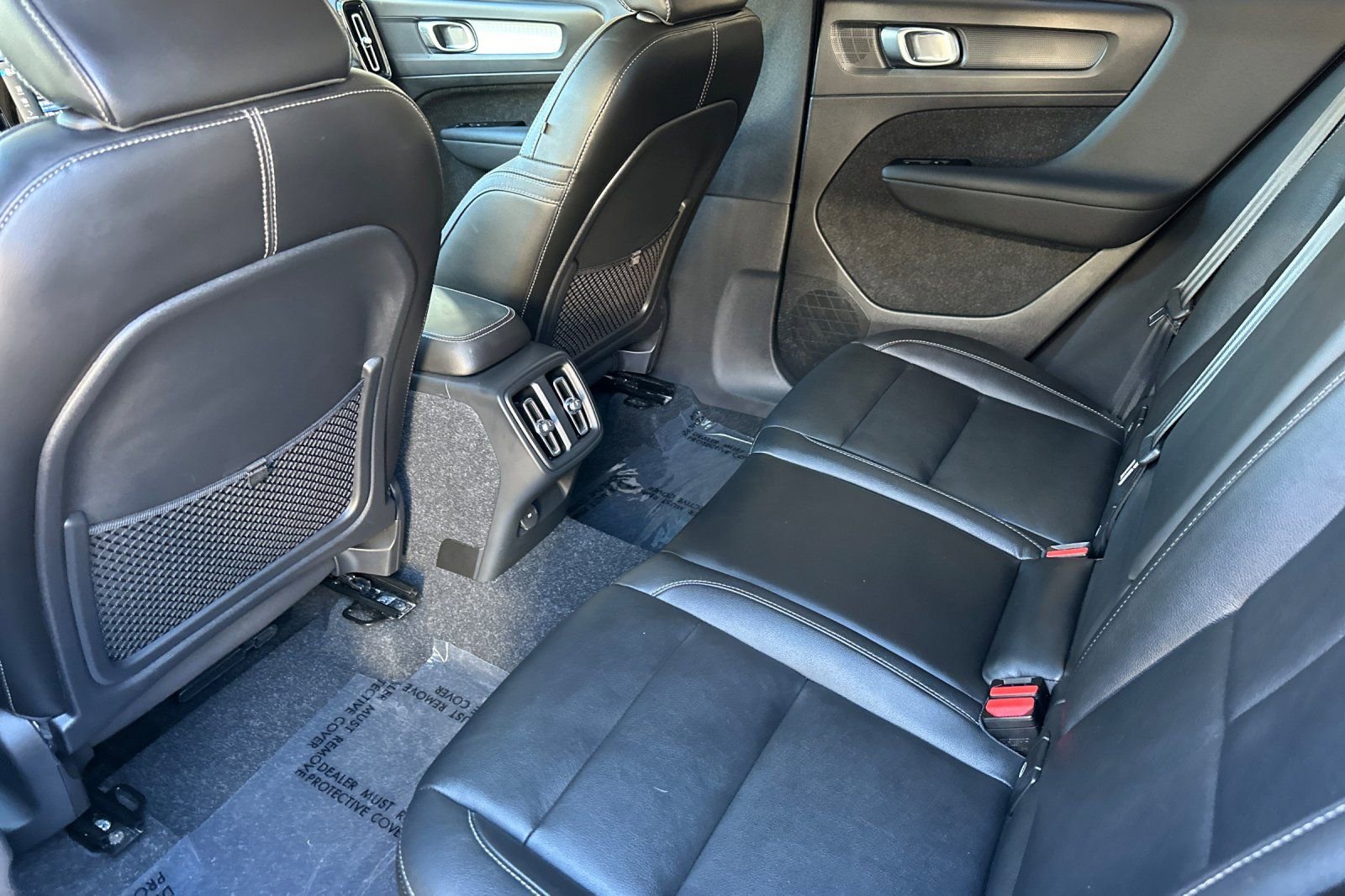 Used 2021 Volvo XC40 T5 Momentum w/ Premium Package image 14