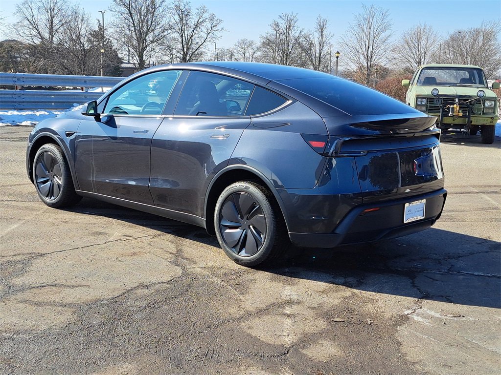 Used 2026 Tesla Model Y 2WD image 3