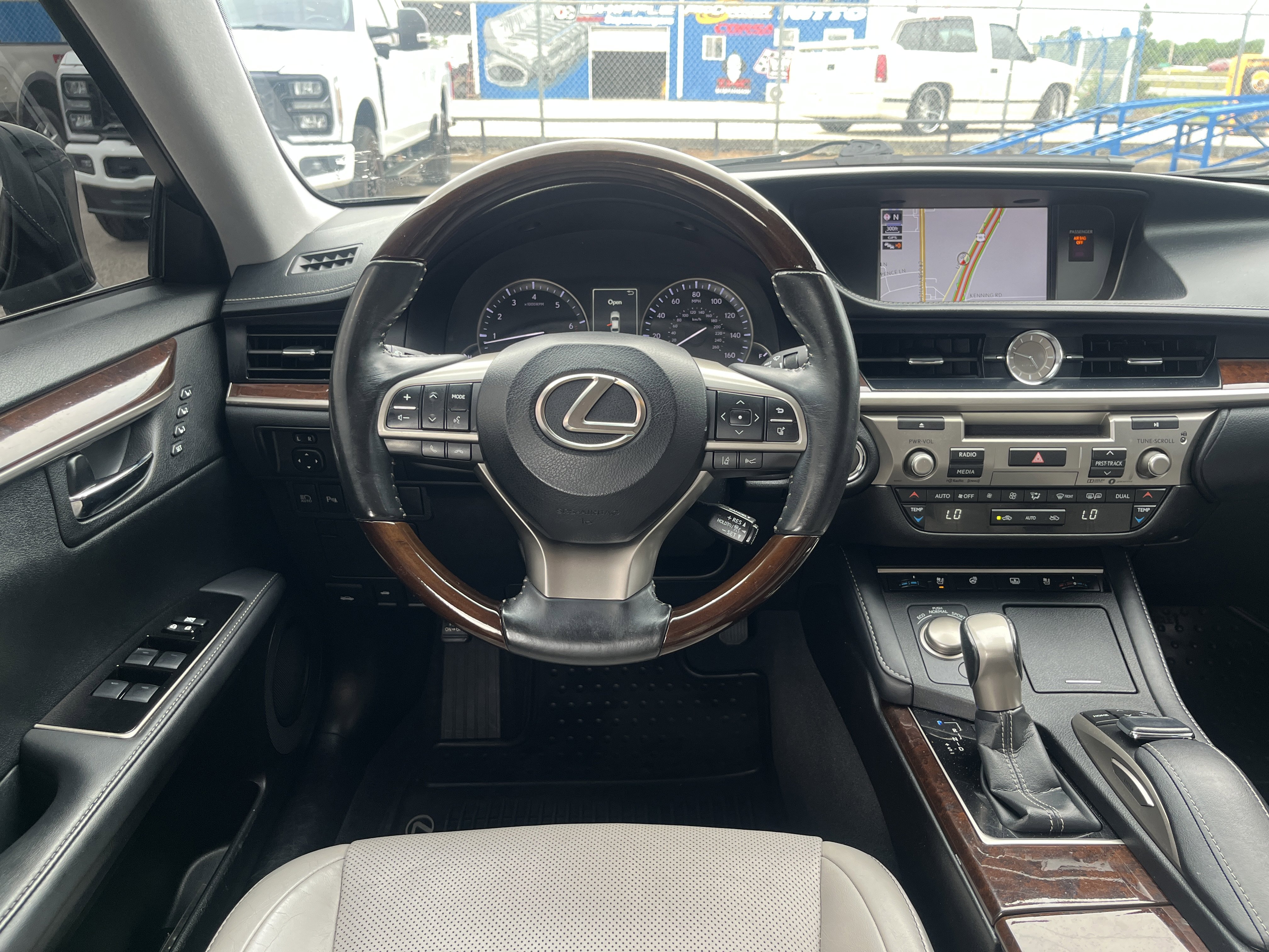 Used 2018 Lexus ES 350 w/ Luxury Package w/Wood Trim FWD image 13